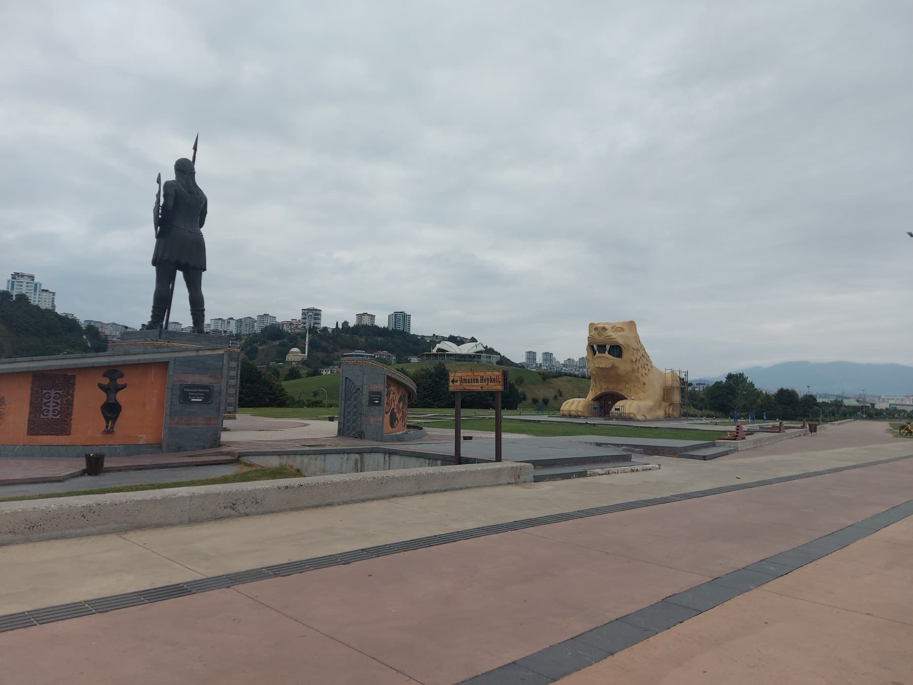 Samsun Amazon Adası heykelleri