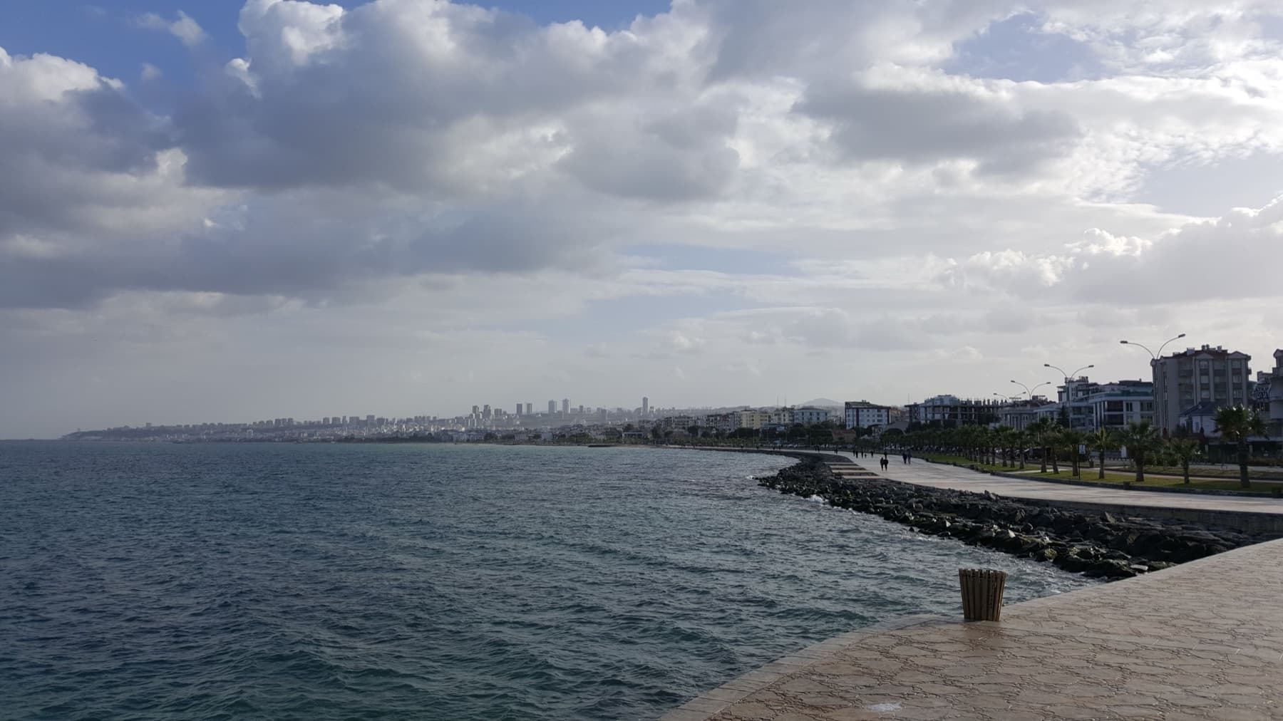 Atakum sahili ve Samsun kent görünümü